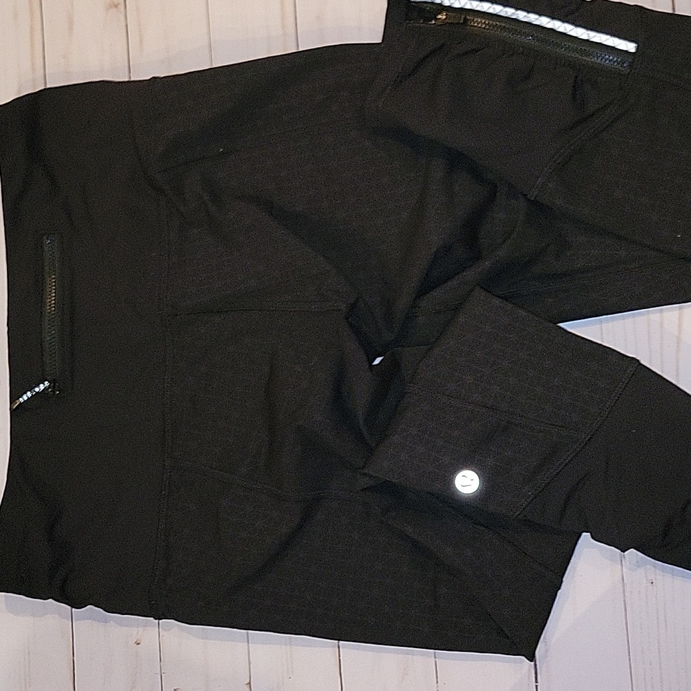 Lululemon Leggings (cropped, black light star print)